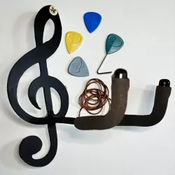 Wieszak gitarowy w kształcie klucza wiolinowego – ręcznie wykonany ze stali